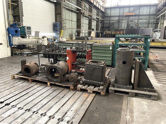 Giddings & Lewis X: 24 000 - Y: 2133 - Z: 4572 mm CNC