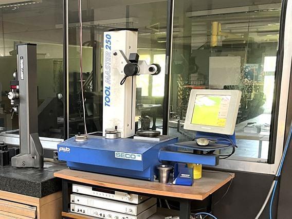 Toolmaster TM250 tool presetter