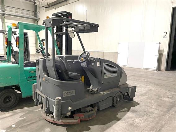 Nilfisk CS7000 sweeper