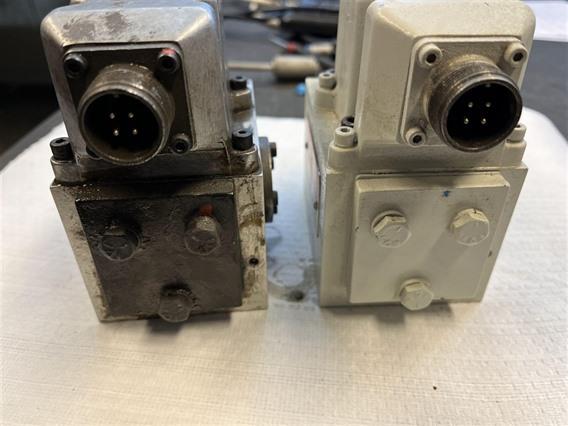 MOOG D631-236C servo control valve