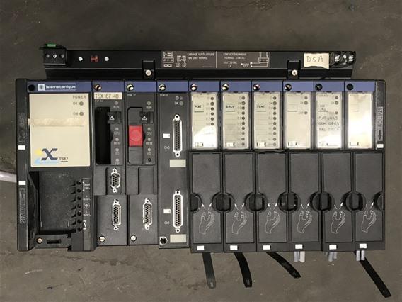 Telemecanique TSXRKN82FD schneider rack TSX 67 40 + CARDS