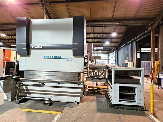 LVD PPEB Turbo EFL 220 ton x 3100 mm CNC