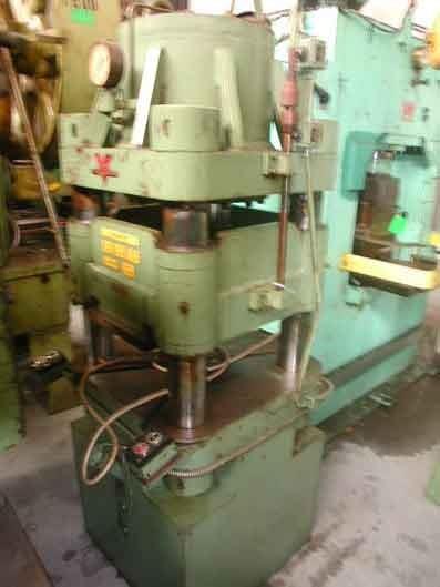 Used 4 column single action presses, Vremac - 200 ton N° 0667