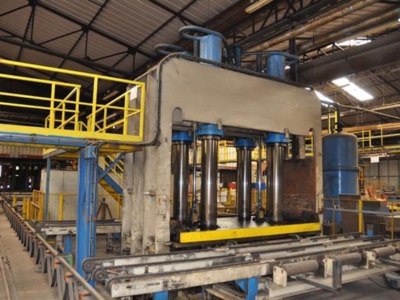 Siempelkamp panel press 620 ton