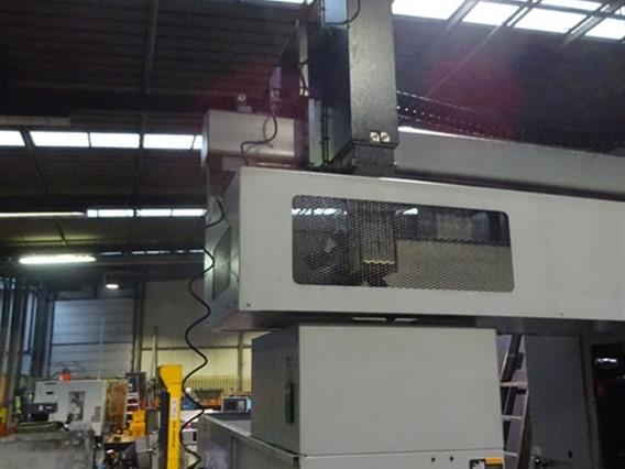 DMG Mori Seiki NT-4250/1500SZ + robot